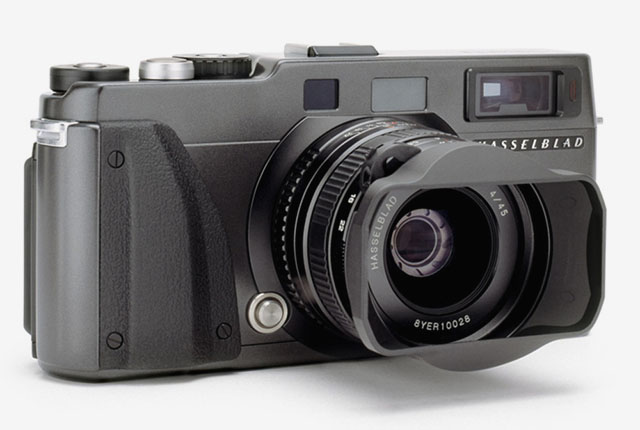 The XPan II was introduced in 2003. An estimated 5500 XPan II cameras were produced between 2003 and 2008. 